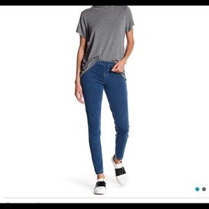 Hue Denim Leggings with Pockets (medium wash)